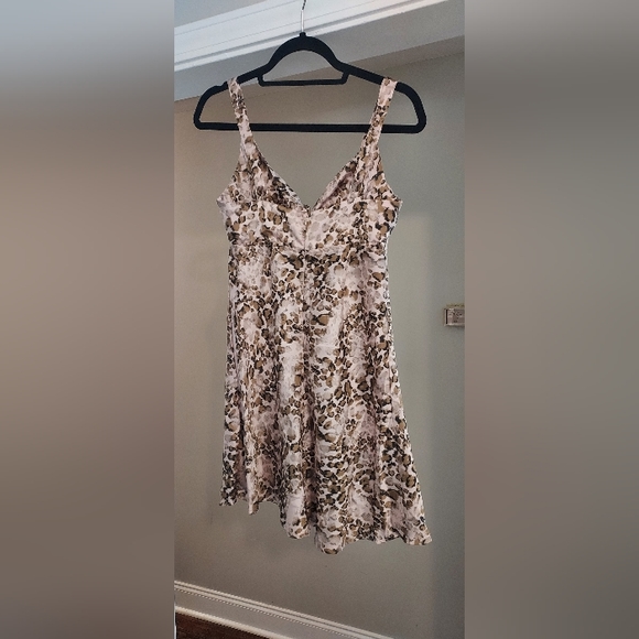 Dress - Picture 2 of 8